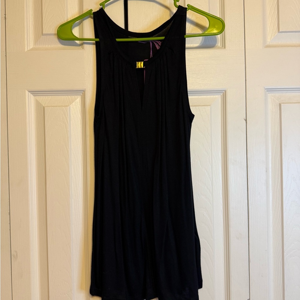 Elegant Black Sleeveless Pleated Blouse